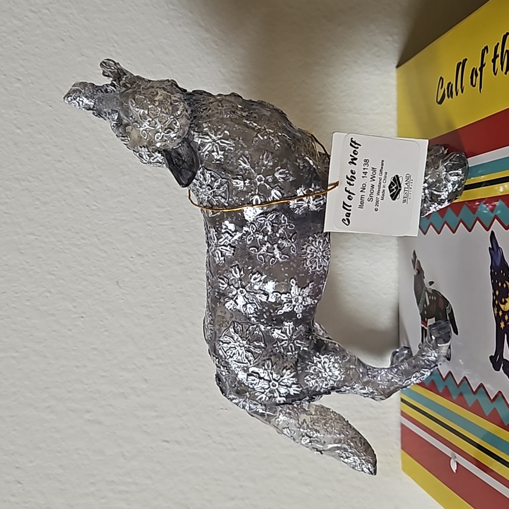 Westland Call of the Wolf Rare Snow Wolf Figurine